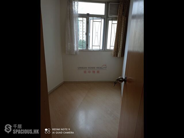 Shau Kei Wan - Kam Wa Building 01