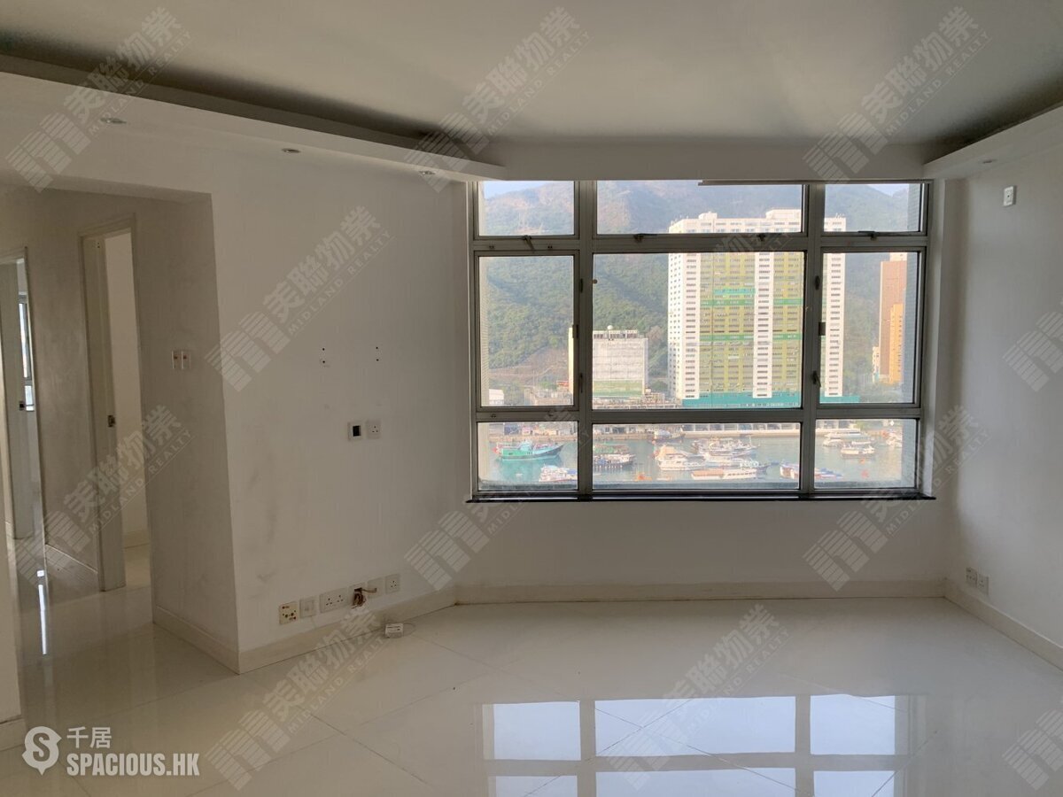 Ap Lei Chau - South Horizons Phase 2 Yee King Court (Block 8) 01