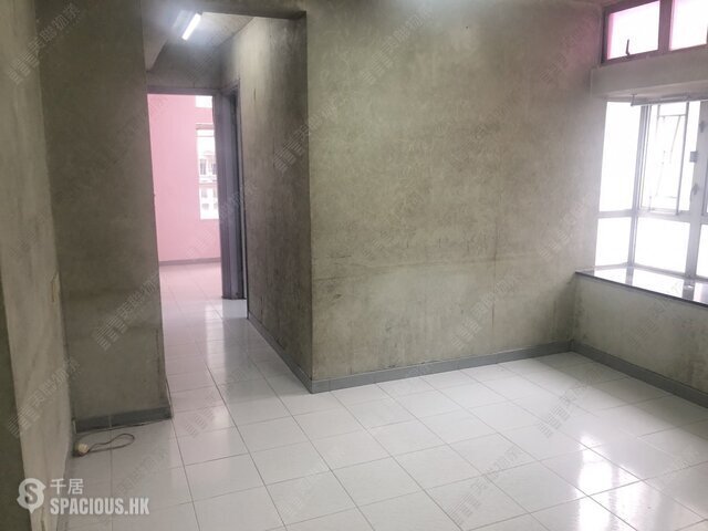Aberdeen - Kam Fung Building 01