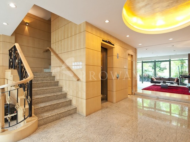Kowloon Tong - 16-22, Hampshire Road 01