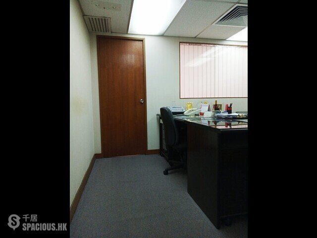 Sheung Wan - Hing Yip Commercial Centre 01