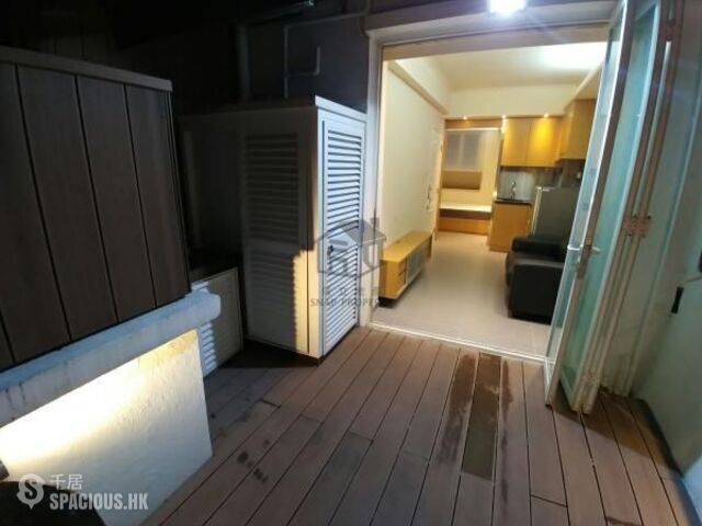 Sheung Wan - 16, Tung Street 01