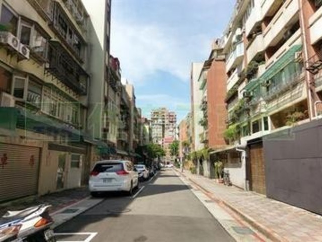 Songshan - Section 5, Minsheng E Rd, Songshan District, Taipei City, Taiwan 105 01
