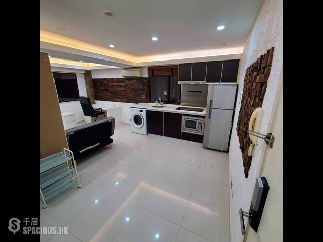 Central - 95, Wellington Street 01
