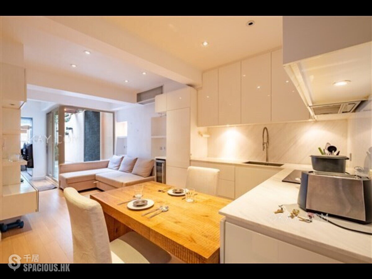 Sheung Wan - 62-64, Queen's Road West 01