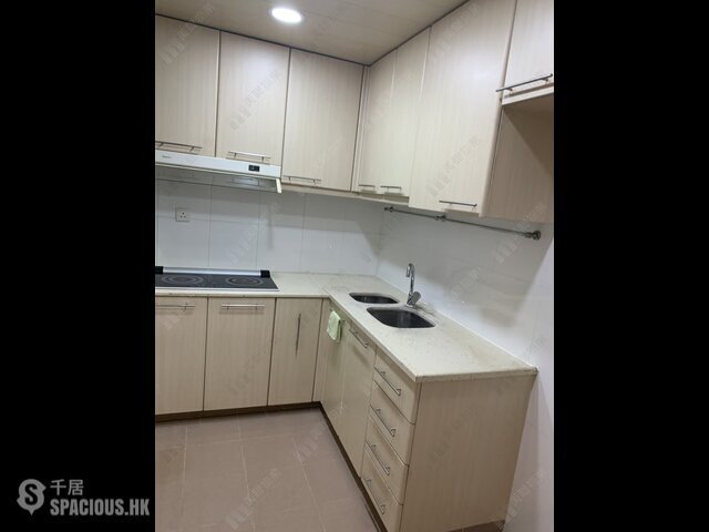 Ap Lei Chau - South Horizons Phase 2 Yee Lok Court (Block 13) 01