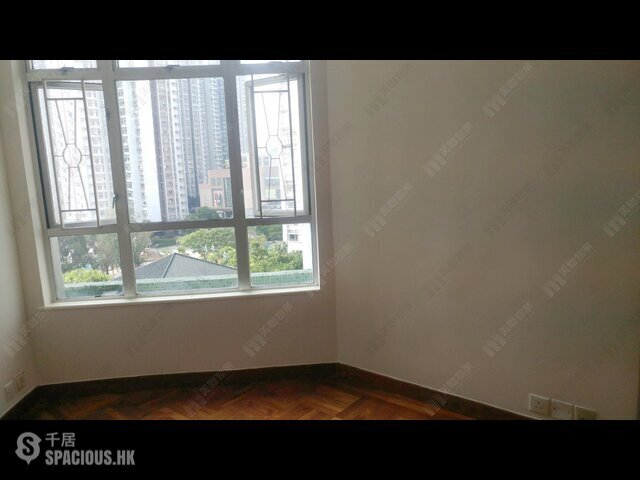Ap Lei Chau - South Horizons Phase 3 Mei Chun Court (Block 21) 01