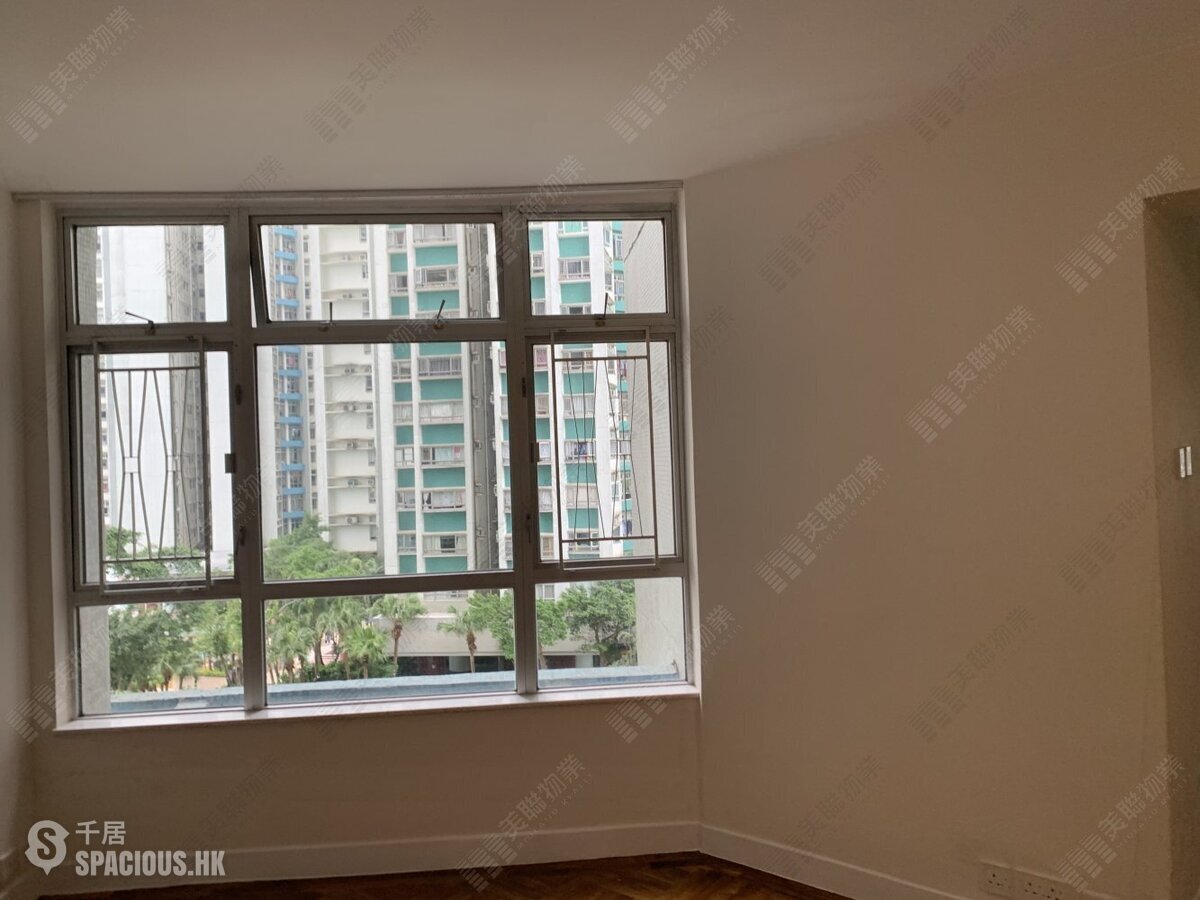 Ap Lei Chau - South Horizons Phase 2 Yee King Court (Block 8) 01