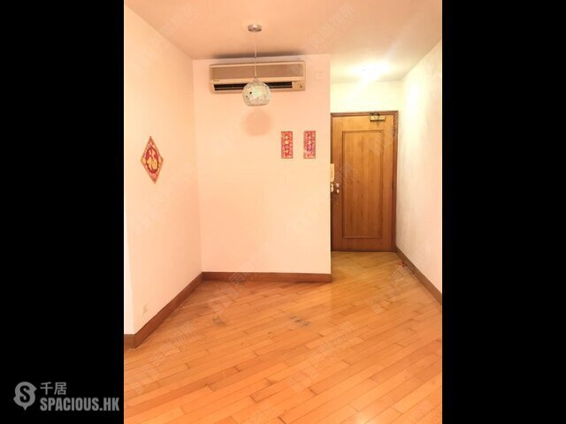 Yuen Long - Villa By The Park 01