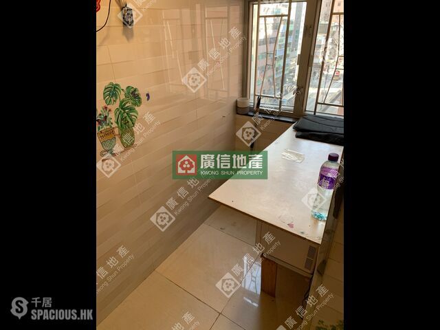 Yau Ma Tei - Lai Shing Building 01