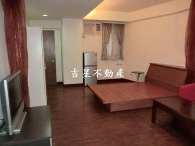 Zhongshan - 台北市中山區中山北路, Zhongshan District 01