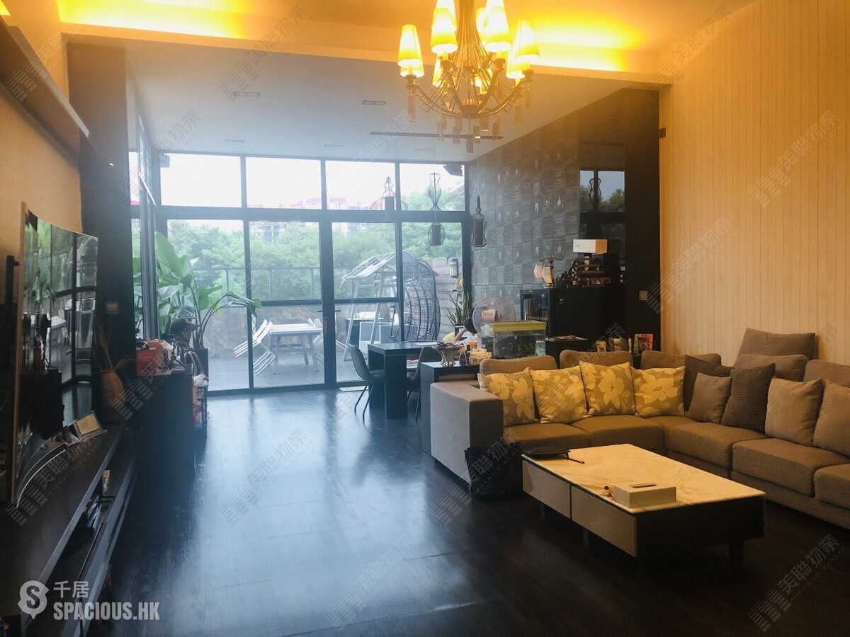 Yuen Long - Fiori 01