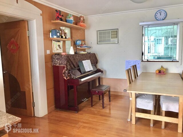 Ap Lei Chau - South Horizons Phase 3 Mei Chun Court (Block 21) 01