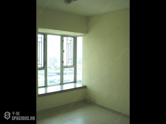 Tuen Mun - Parkland Villas 01