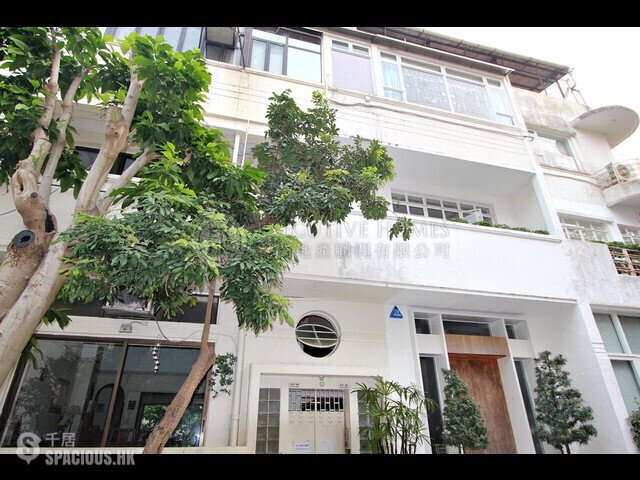 Happy Valley - 8, Green Lane 01