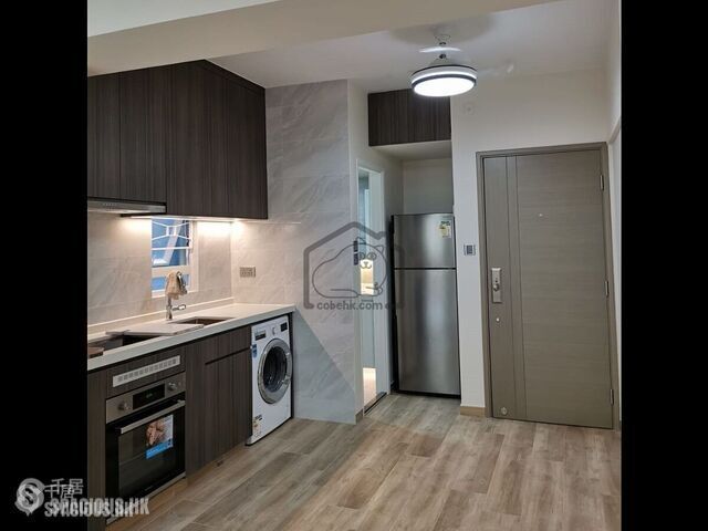 Sheung Wan - 100-102, Des Voeux Road West 01