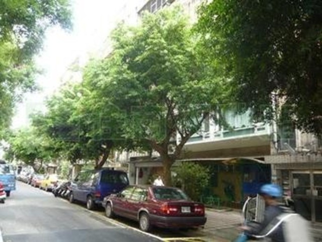 Daan - Section 3, Zhongxiao E Rd, Da’an District, Taipei City, Taiwan 106 01