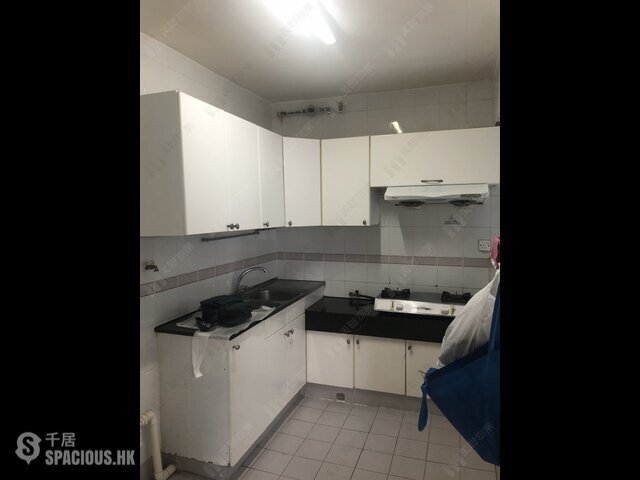 Ap Lei Chau - South Horizons Phase 2 Yee King Court (Block 8) 01