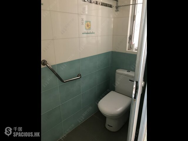 Tsuen Wan - Fou Wah Centre 01