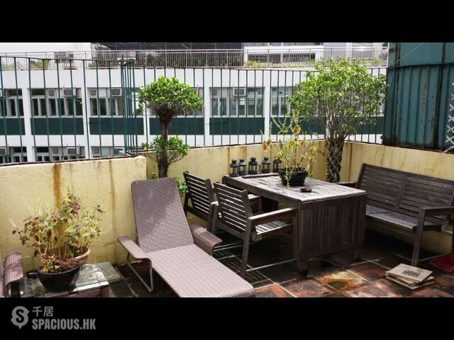 Sai Ying Pun - Kwong Tak Building 01