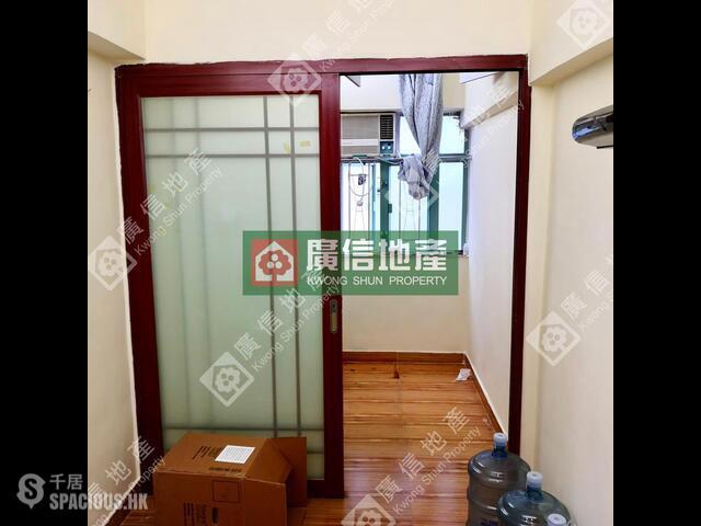 Mong Kok - Tai Yue Mansion 01
