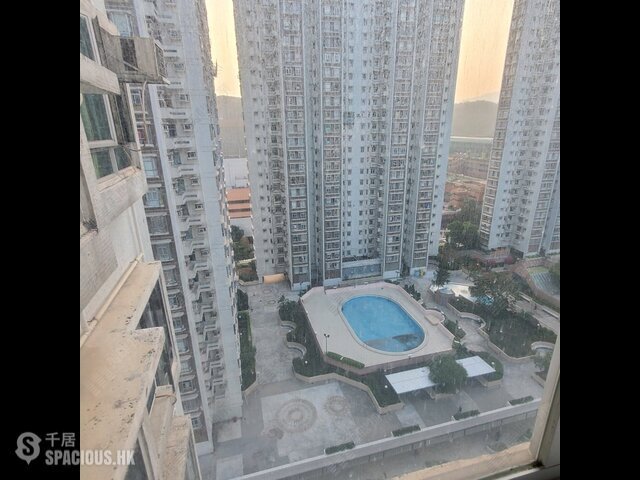 Sha Tin - Lucky Plaza 01