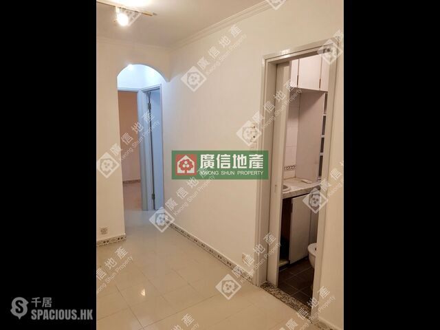 Tai Kok Tsui - Glory Royal Complex Centre Phase 1 Glory Court 01