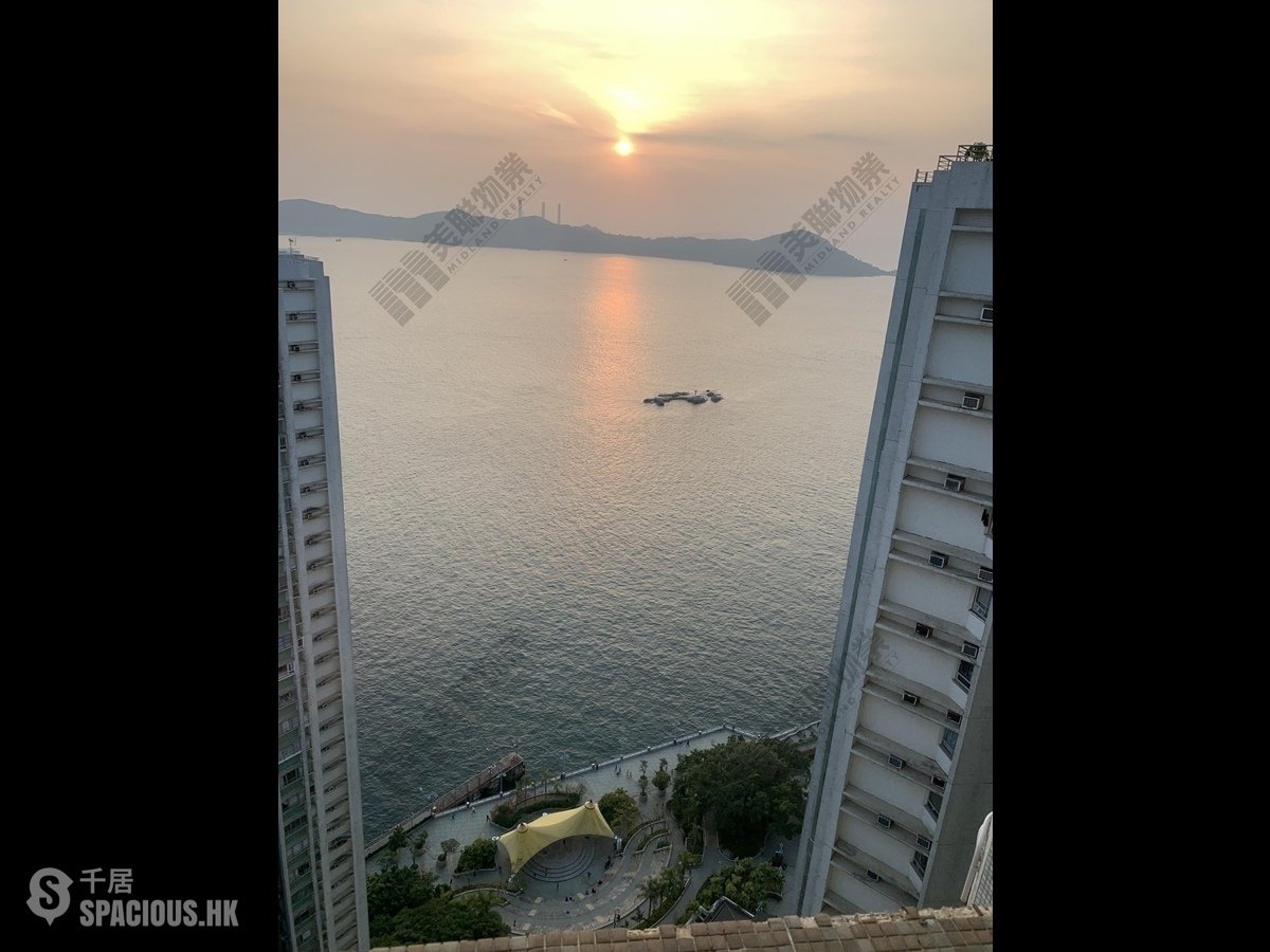 Ap Lei Chau - South Horizons Phase 3 Mei Hong Court (Block 19) 01