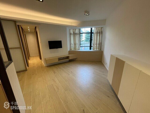 Tai Koo Shing - Kornhill Plaza 01