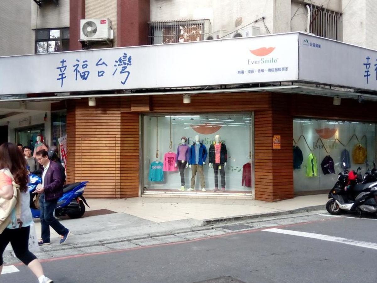 Xinyi - Section 5, Zhongxiao East Road & Section 4, Zhongxiao E Rd & Section 1, Keelung Rd, Xinyi District, Taipei City, Taiwan 110 01