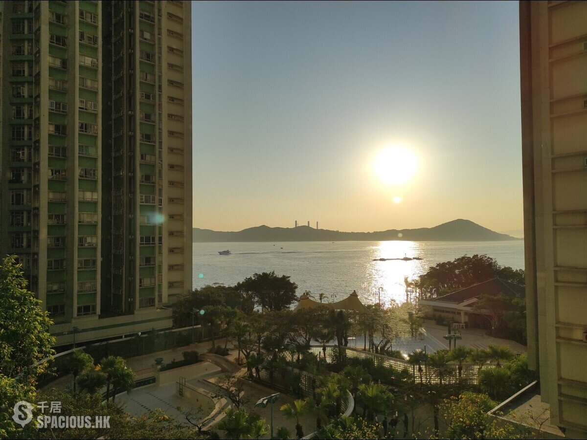 Ap Lei Chau - South Horizons Phase 3 Mei Hong Court (Block 19) 01