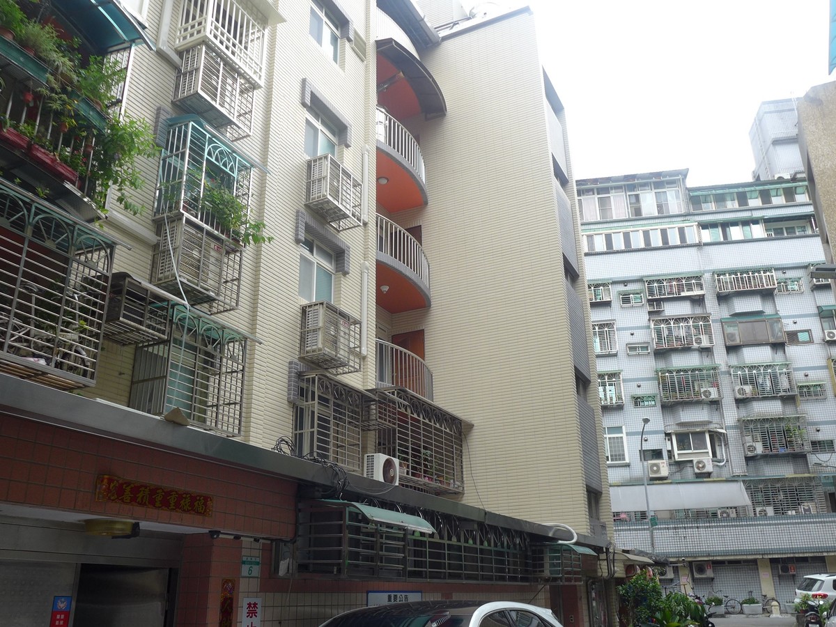 Xinyi - X Alley 53, Lane 600, Wuxing Street, Xinyi, Taipei 01