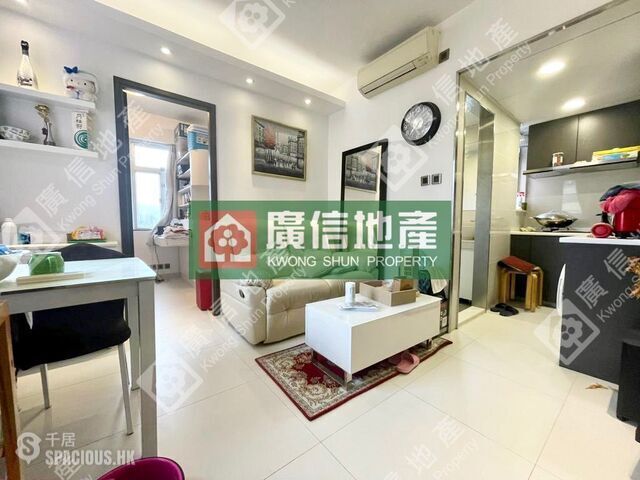 Yau Ma Tei - Yue King Building 01