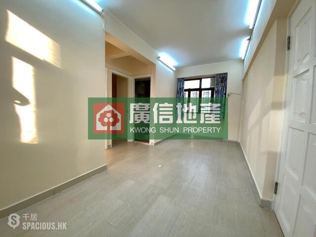 Mong Kok - Tak Fung Building 01