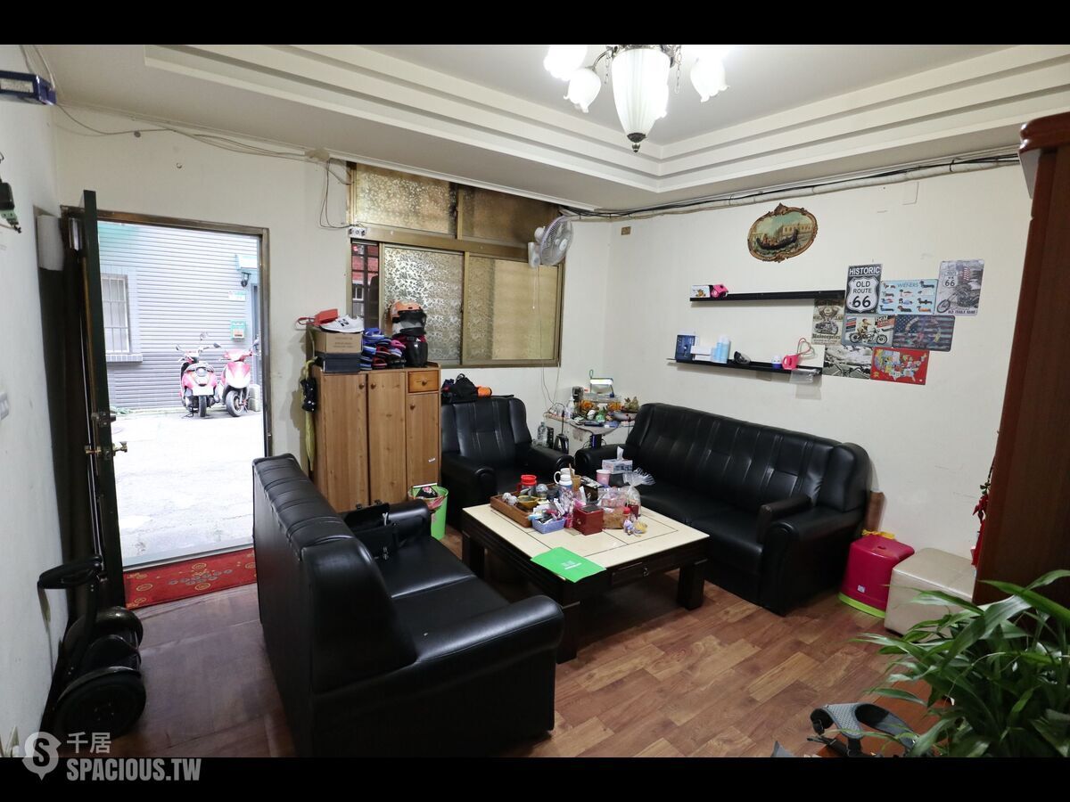 士林区 - 111台湾台北市士林區重慶北路四段190巷5弄XX號 01