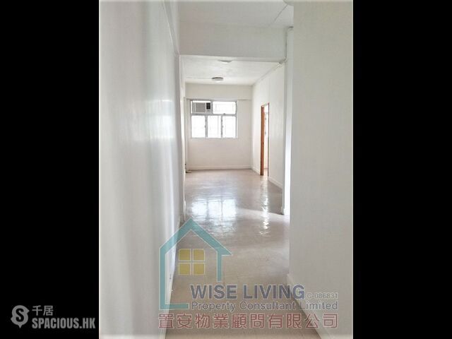 Shek Tong Tsui - 19-21, South Lane 01