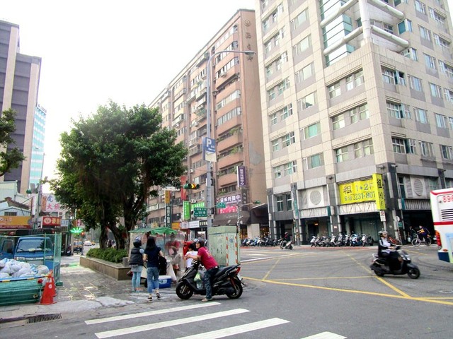 Songshan - X Lane 106, Section 3, Bade Road, Songshan, Taipei 01