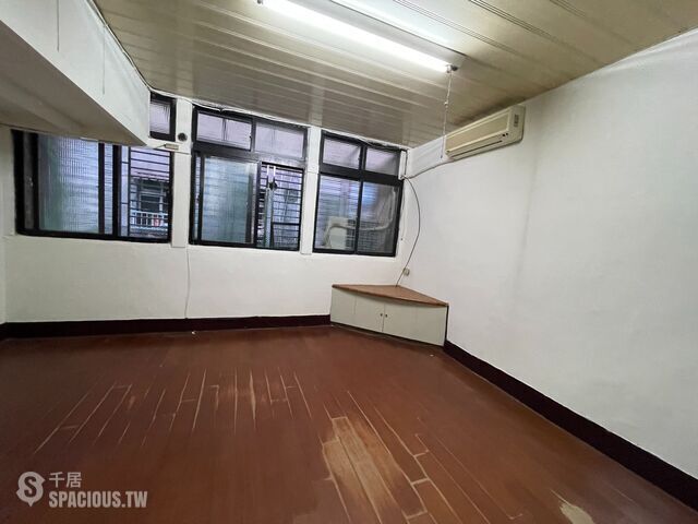 Sanchong - No. XX, Lane 130, Section 1, Chongyang Road, Sanchong District, New Taipei City, Taiwan 241 01
