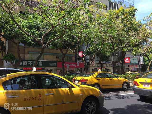 Daan - Section 1, Dunhua S Rd & Section 1, Anhe Rd, Da’an District, Taipei City, Taiwan 106 02