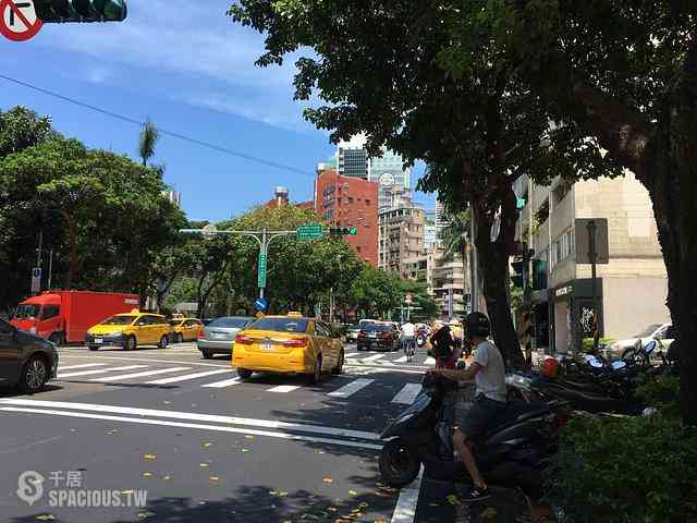Daan - Section 1, Dunhua S Rd & Section 1, Anhe Rd, Da’an District, Taipei City, Taiwan 106 03