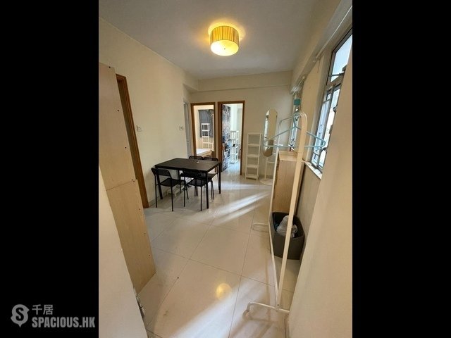 Sai Ying Pun - 242-244, Queen's Road West 01