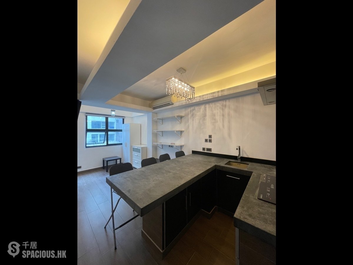 Sai Ying Pun - 215, Des Voeux Road West 01