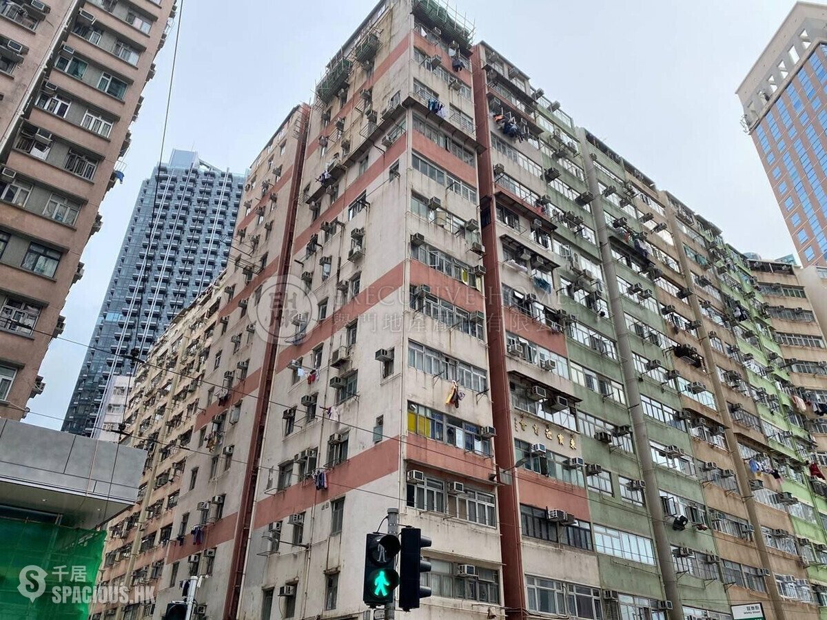Shek Tong Tsui - Des Voeux Road West Building 01