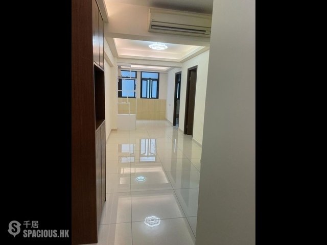 Wan Chai - Lap Tak Building 01