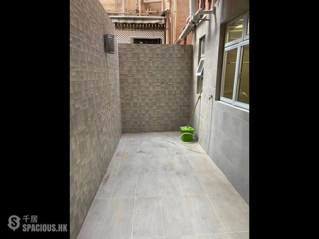 Sai Ying Pun - 110, Queen's Road West 01