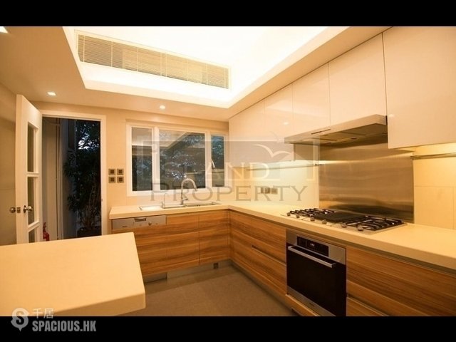 Stubbs Road - Rocky Bank 01