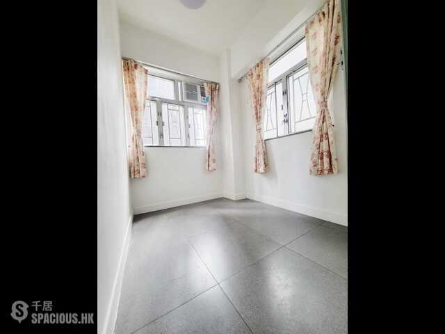 North Point - Pak Kok Building 01