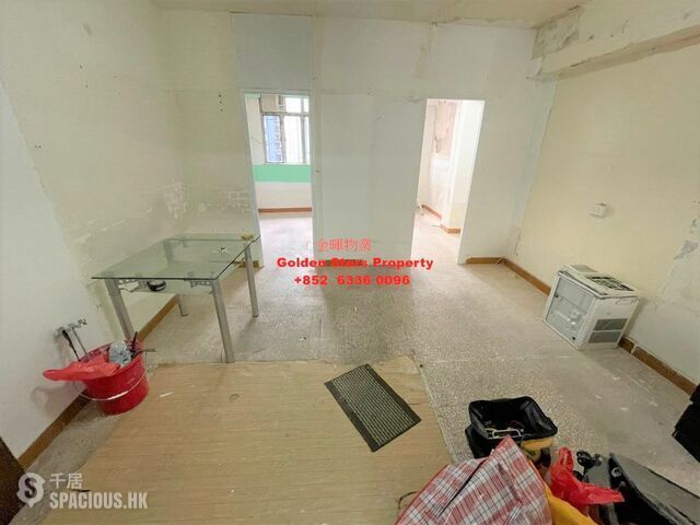 Sai Ying Pun - 372-374, Queen's Road West 01