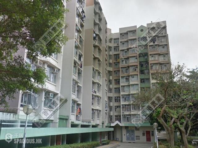 Chung Hom Kok - Lung Yan Court 01