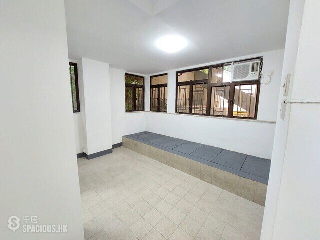 Shek Tong Tsui - 25, South Lane 01